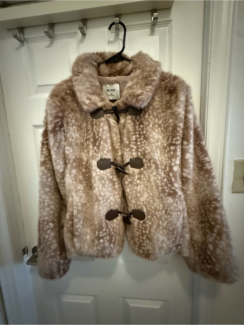 Hollister Plush Faux Fur Toggle Jacket in Taupe Speckle- Size XS- worn only once